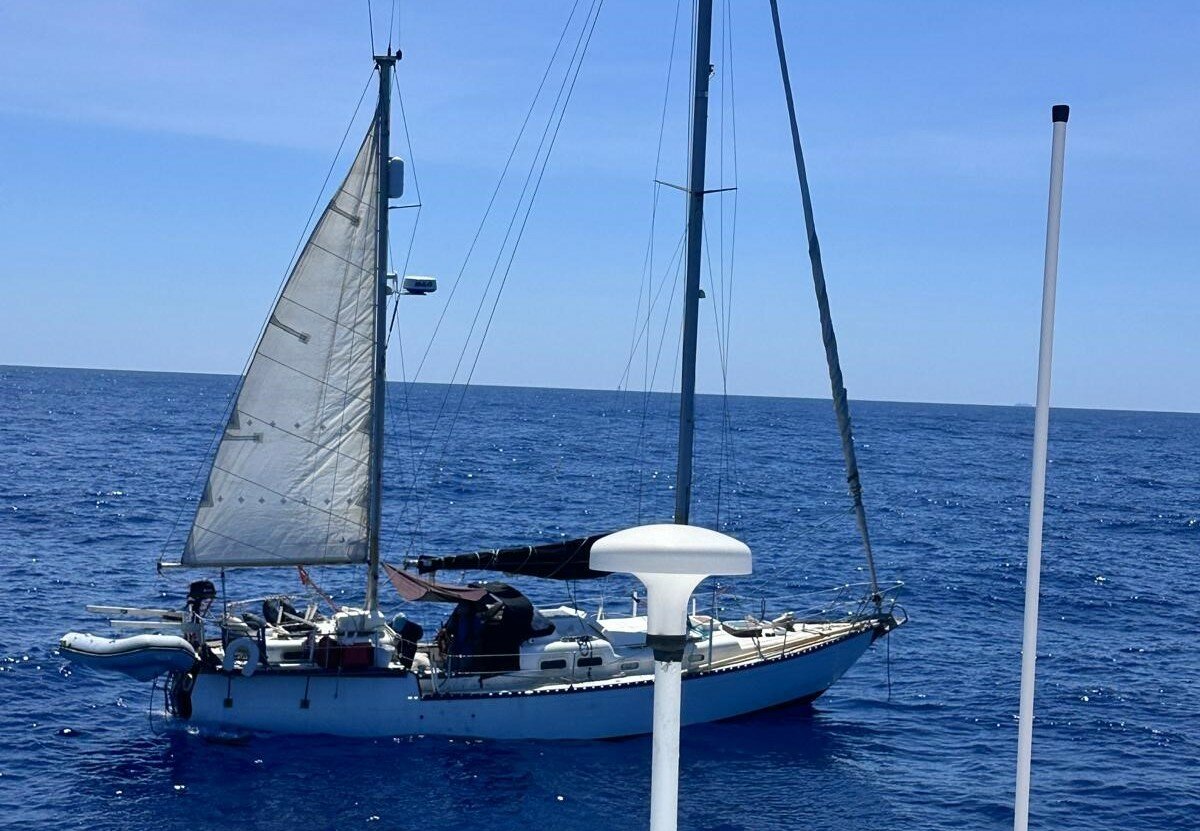 Soccorsi velisti su barca alla deriva