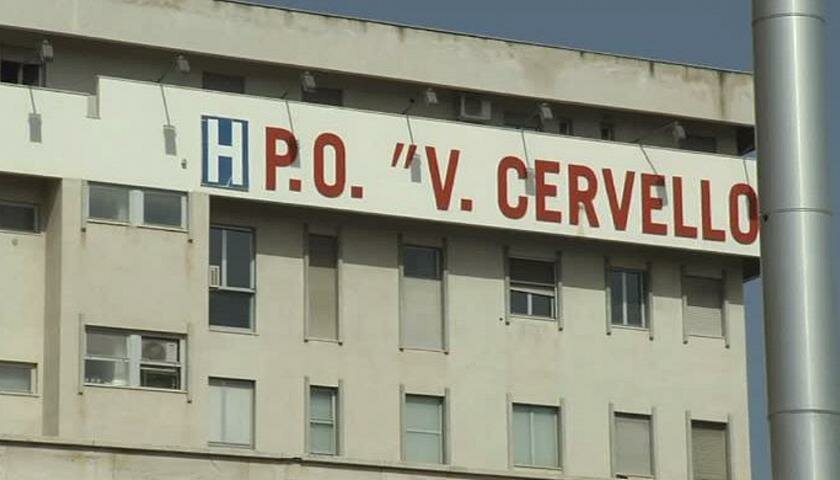 Ha il Covid: partorisce e scappa dall'ospedale