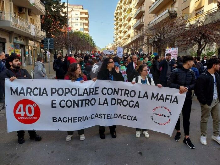 Il corteo dei mille contro la mafia