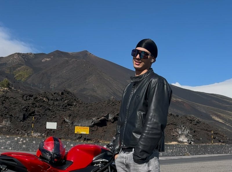 Schianto in moto su strada per l'Etna: muore 20enne