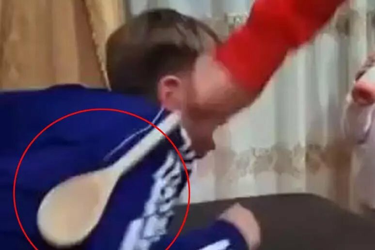 Legnate al figlio, sospesa la responsabilit&agrave; genitoriale