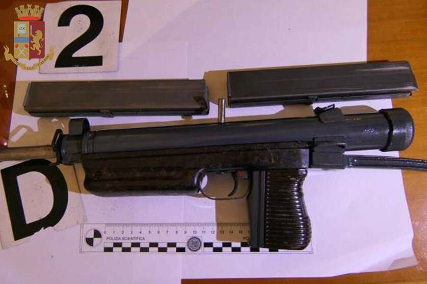 Coca e mitraglietta in casa: arrestato a San Cristoforo Coca e mitraglietta in casa: arrestato a San Cristoforo