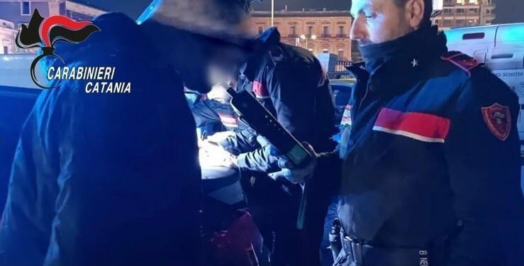 Alla guida della Bmw sotto l'effetto di crack