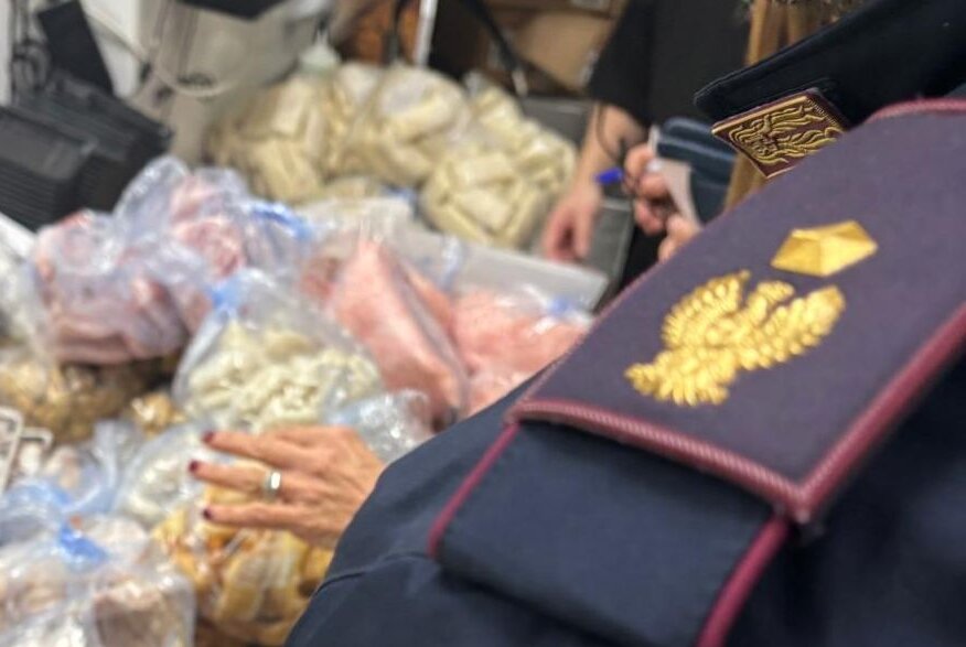 Catania, 20 kg di cibo non tracciati: maxi multa a bar