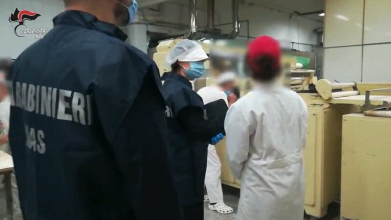 Pistacchi invasi da parassiti nella ditta alimentare etnea