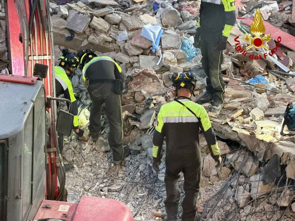 Messina: si scava senza sosta per trovare i 3 dispersi