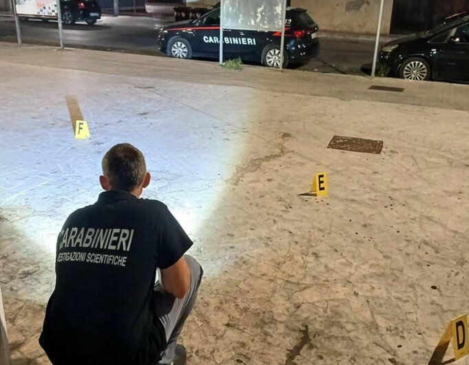 Rissa tra giovani, 18enne muore accoltellato