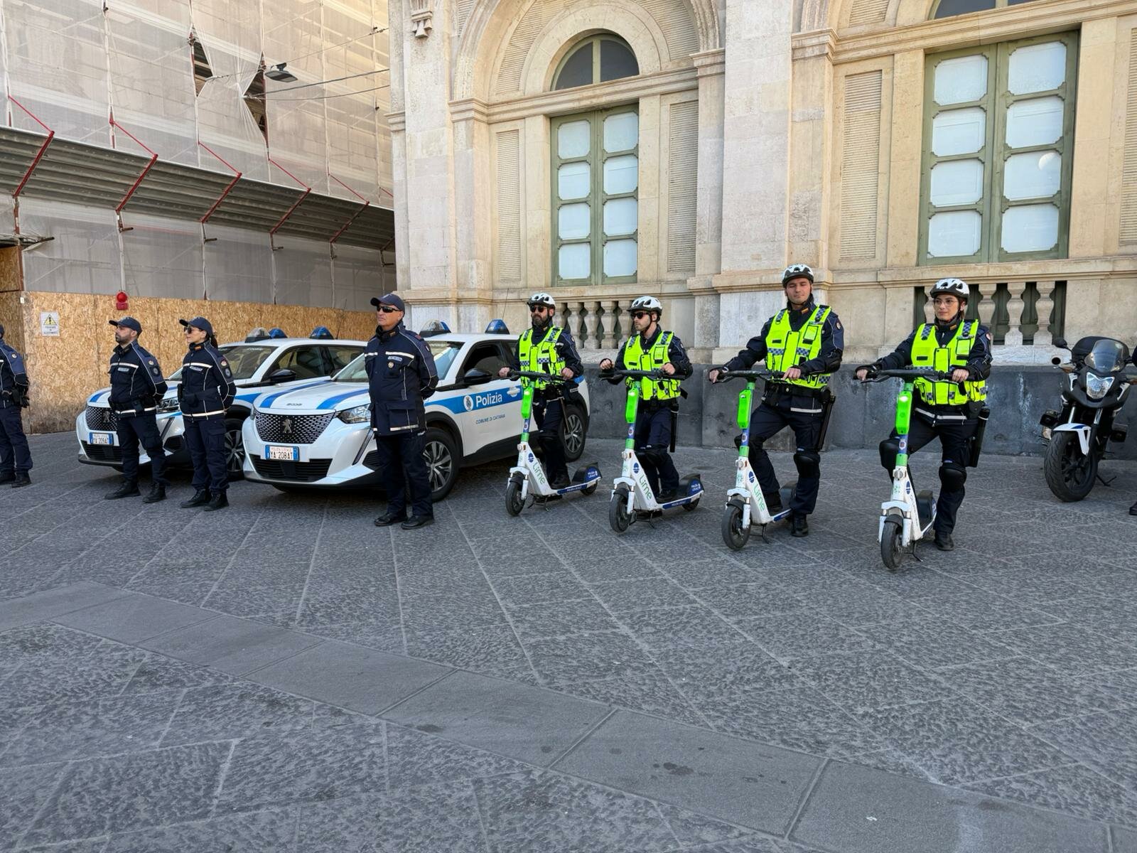 A Catania i vigili monopattinatori