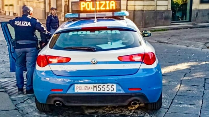 Catania: in moto con pistola e due coltelli