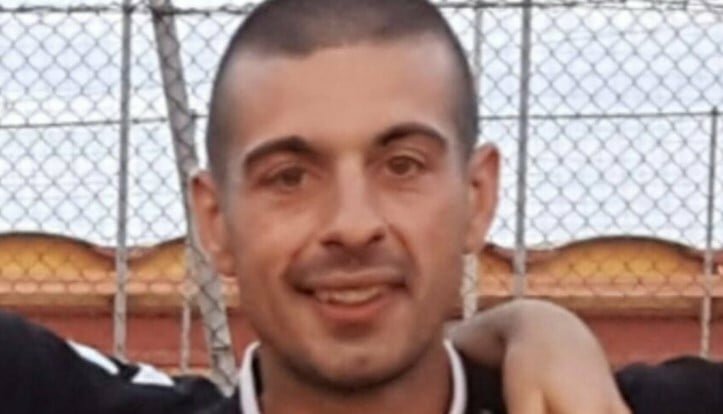 Ucciso a coltellate per uno schiaffo: fermato 16enne