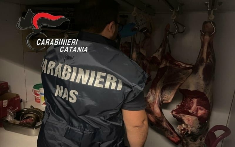 Sporcizia e carne senza tracciabilit&agrave; nel ristorante catanese