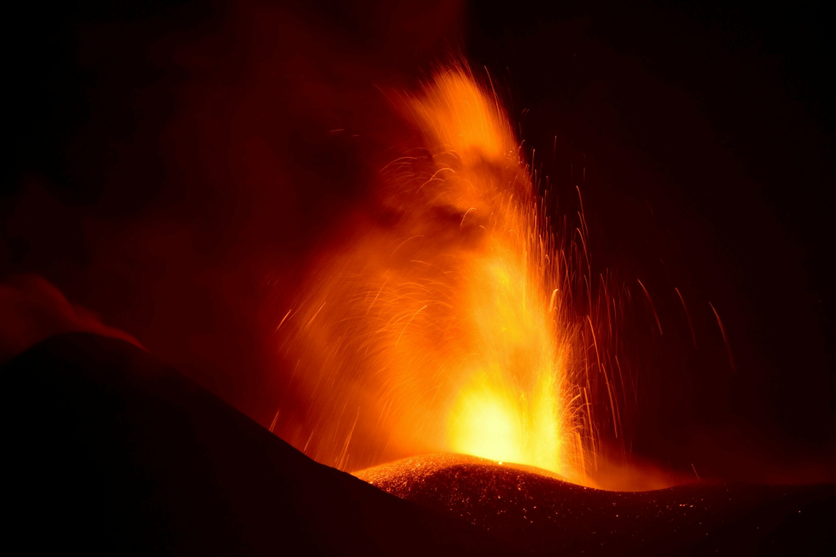 Etna esplosivo, allerta volo da verde ad arancione