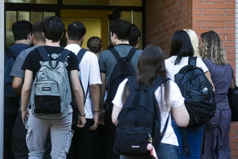 Maturità: gli studenti catanesi scelgono il brano di Calabresi
