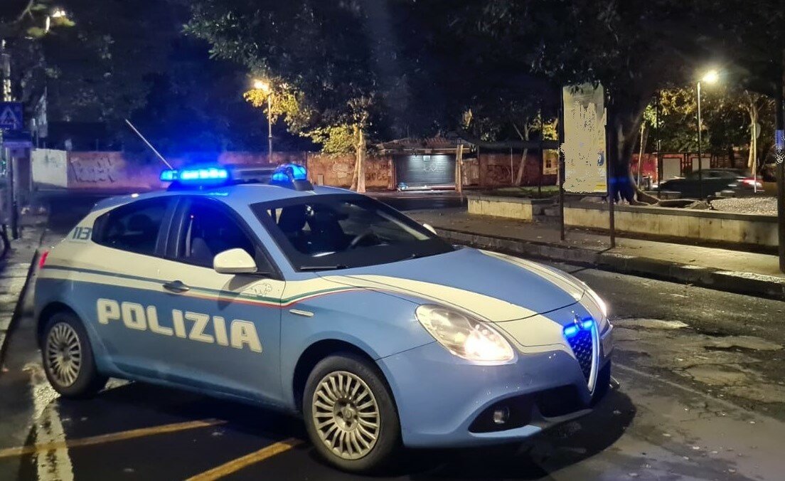 Parcheggiatori abusivi fuori dalle piazze