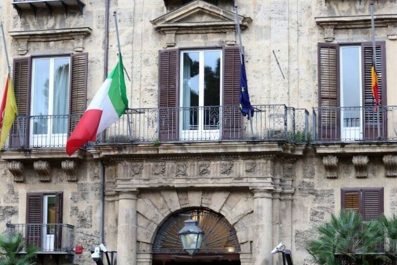 Appalti truccati: sospesi 3 dirigenti regionali Appalti truccati: sospesi 3 dirigenti regionali