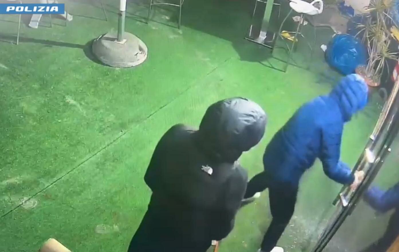 Furti nelle case e spaccate nei negozi: 10 misure cautelari