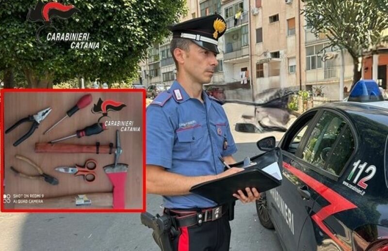 Beccato mentre manomette antitaccheggio Beccato mentre manomette antitaccheggio