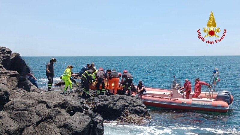 Catania: 16enne cade sugli scogli del lungomare