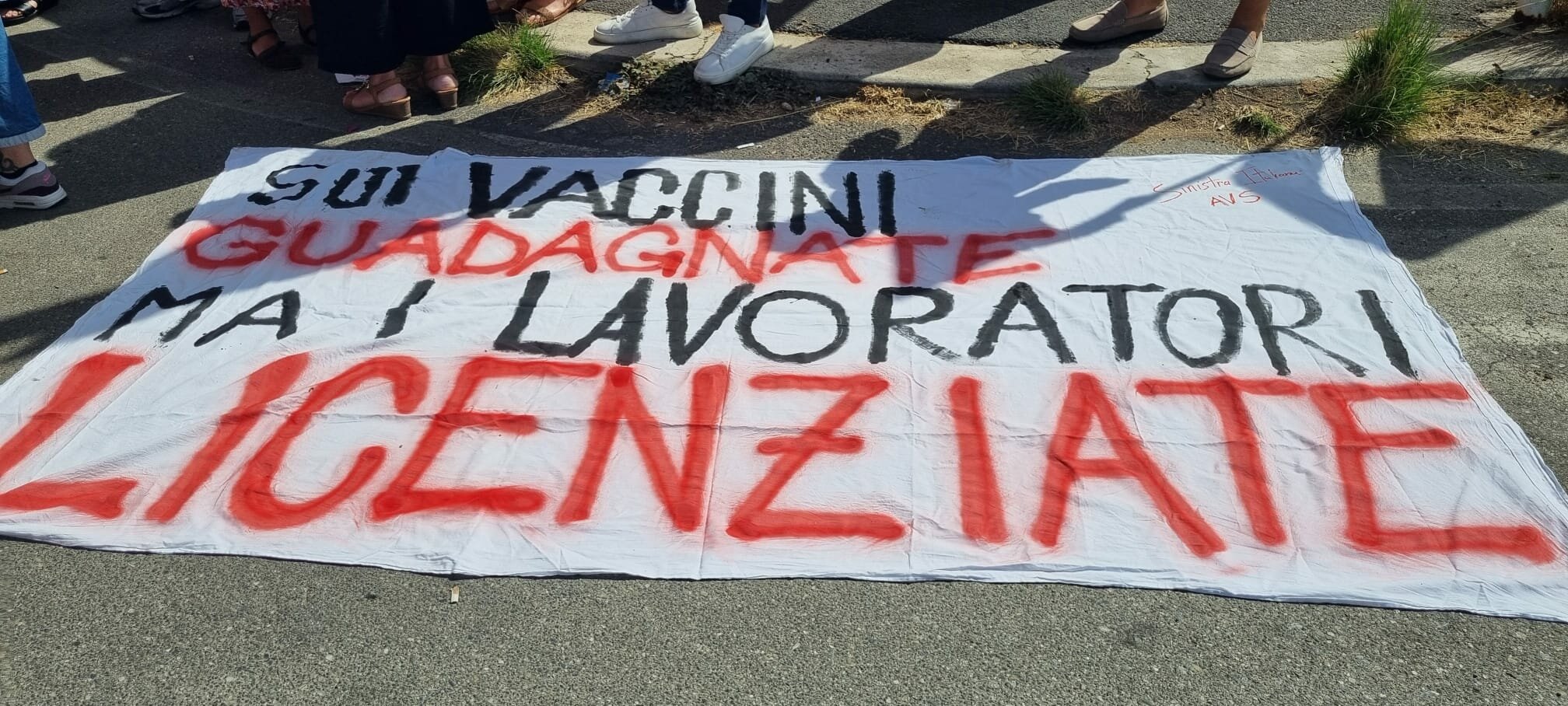 Pfizer Catania, sale la protesta