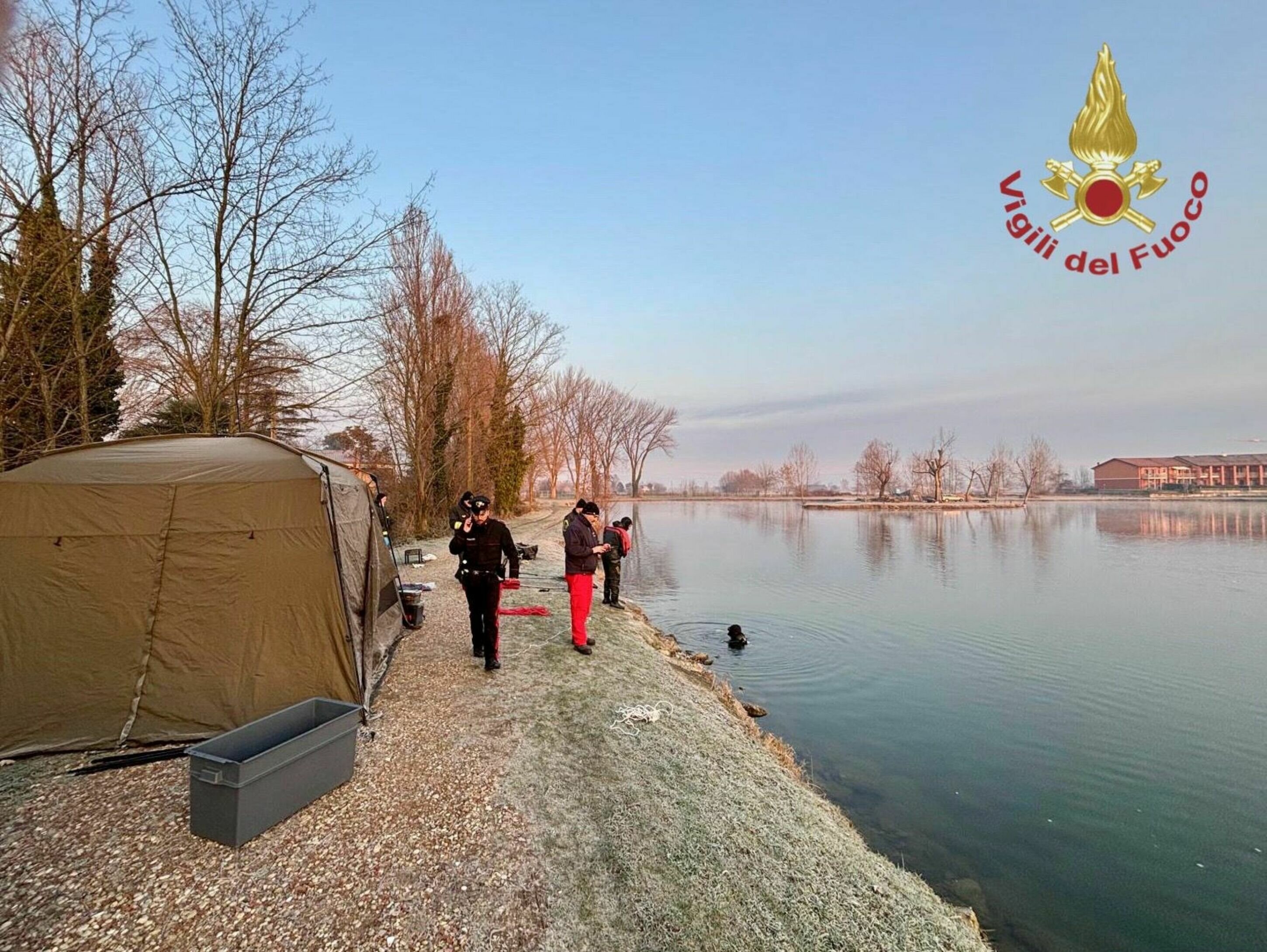 Va a pescare nella notte di Capodanno, cade e annega