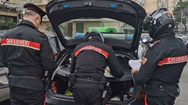 Catania, che stangata per l'autonoleggio e il bar