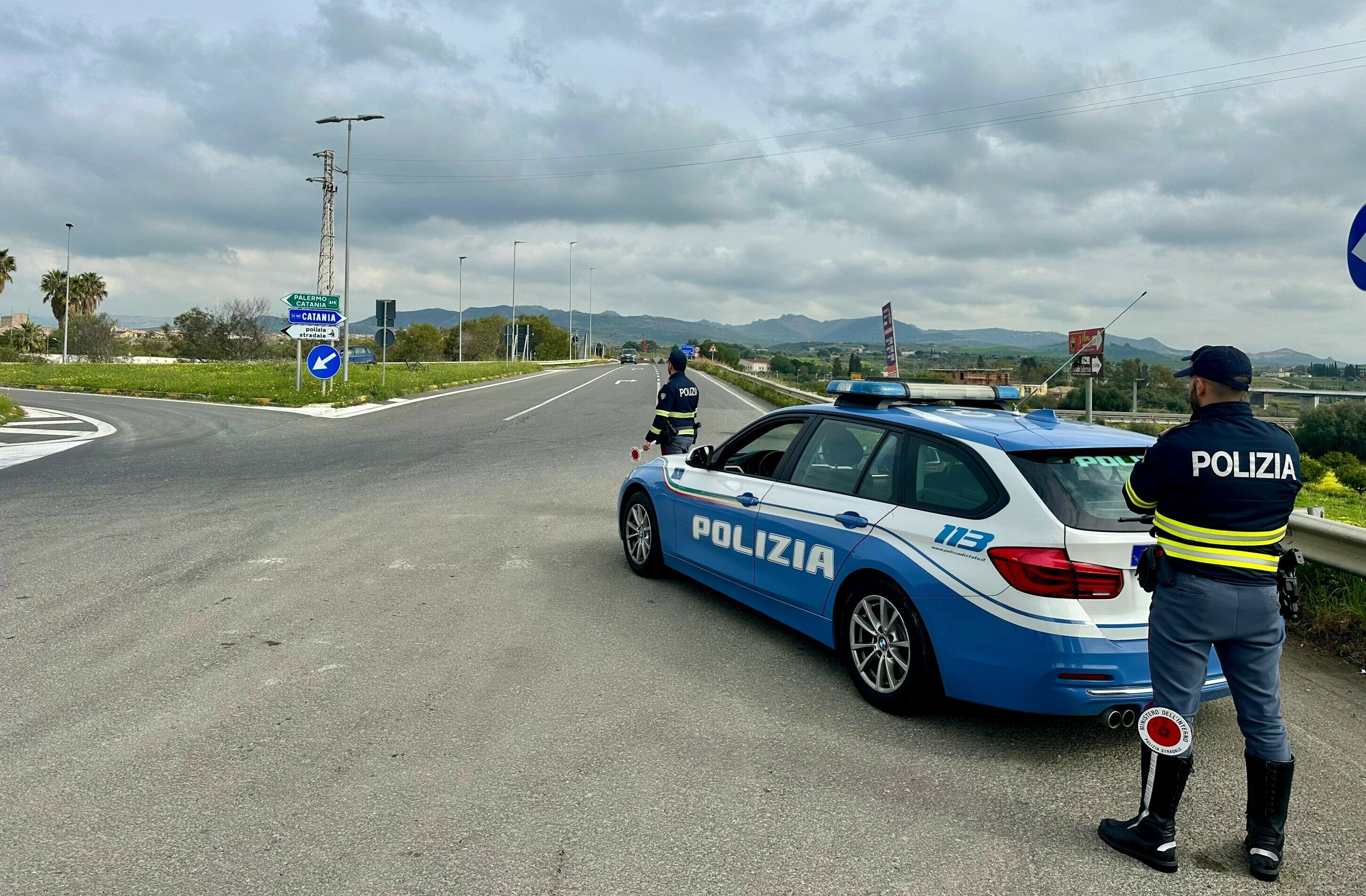 Restano in panne sulla A19, scatta la denuncia Restano in panne sulla A19, scatta la denuncia