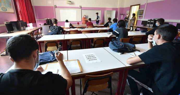 Omicron dilaga, &egrave; caos scuola in Sicilia