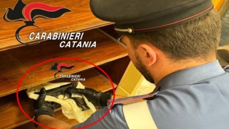 Minacciato con la pistola dopo incidente a Catania