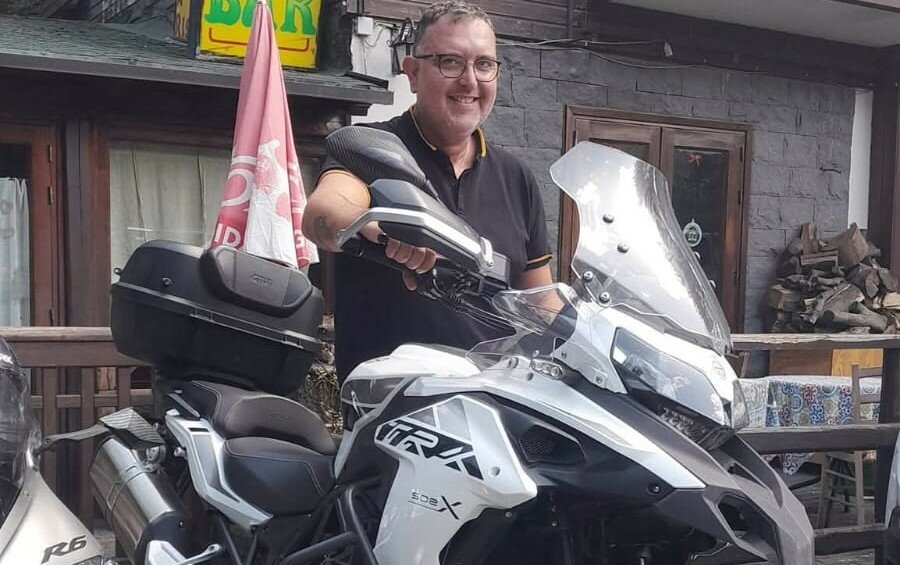 Scontro con un tir, muore motociclista