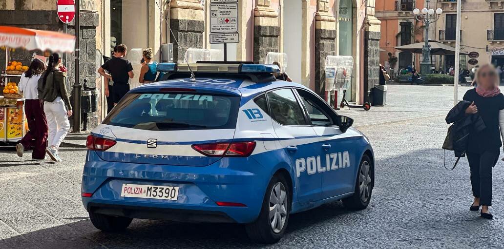 Shopping selvaggio in via Etnea: ma senza pagare Shopping selvaggio in via Etnea: ma senza pagare