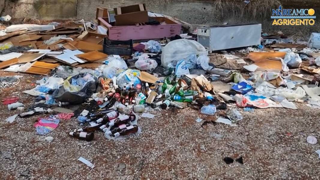 La vasca idromassaggio nel parco abbandonato