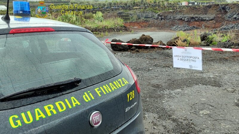 Cava abusiva di roccia lavica a Randazzo