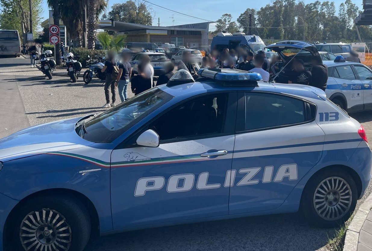 Usano spray urticante per rubare gioielli ai party del 1&deg; maggio alla Plaia: 4 arresti