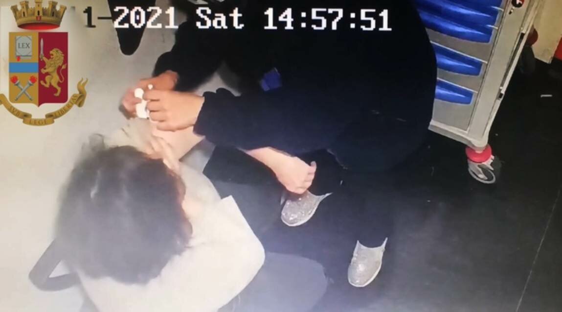 Palermo, 400 euro per ogni finto vaccino Covid