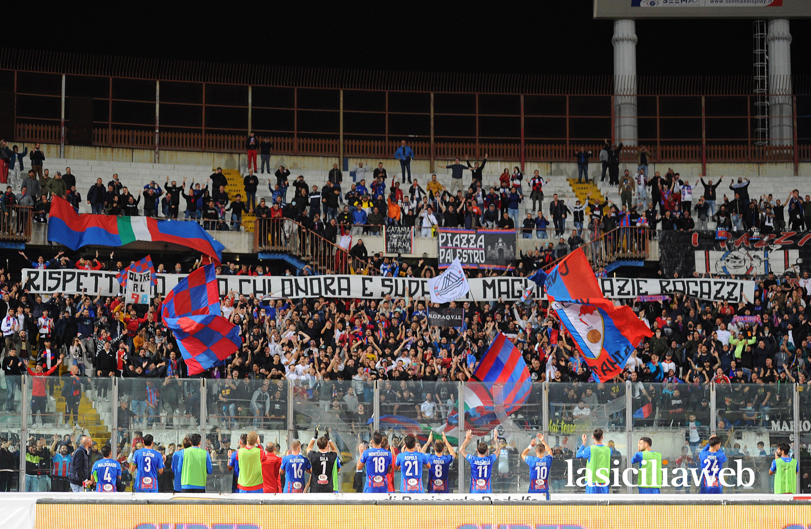 curva-e-ragazzi-ct2-copia.jpg