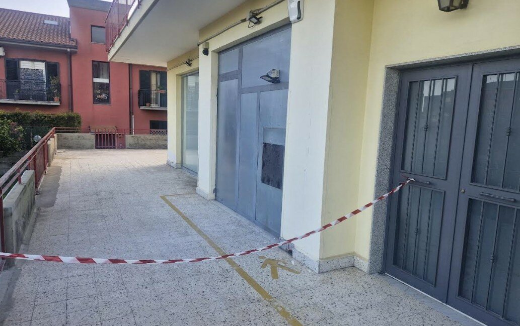Assalto con l'esplosivo alle Poste di San Gregorio