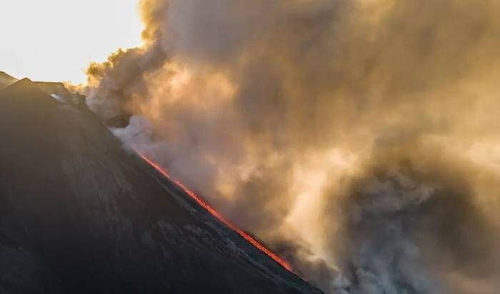Etna ancora in attivit&agrave;, ma poca cenere