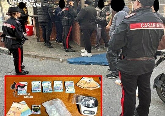 A Librino soldi e droga nascosti in casa: 2 arresti