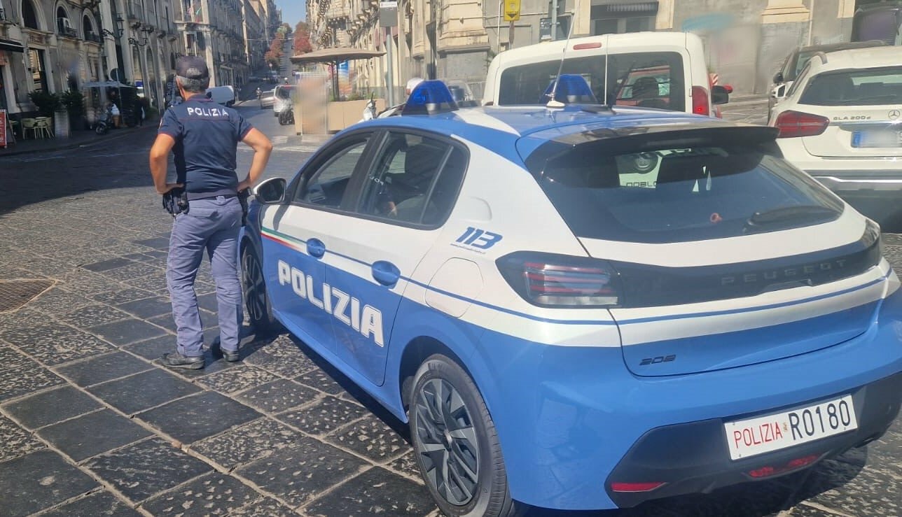 Minaccia vicino con coltello e mannaia, preso Minaccia vicino con coltello e mannaia, preso