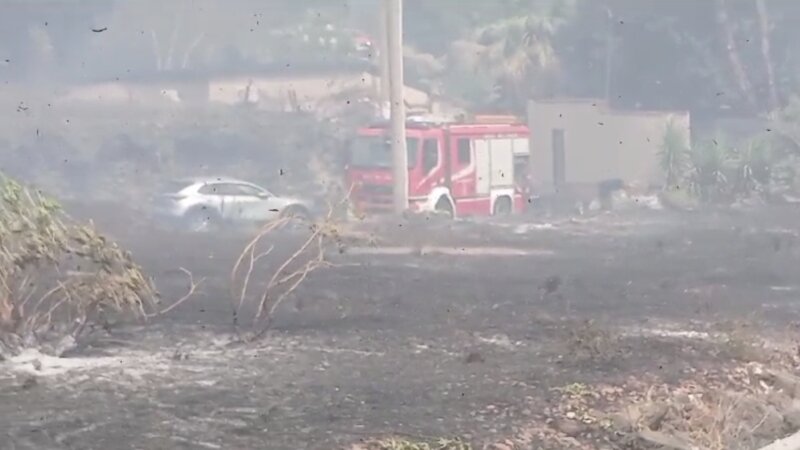 Vasto incendio a San Giovanni la Punta Vasto incendio a San Giovanni la Punta