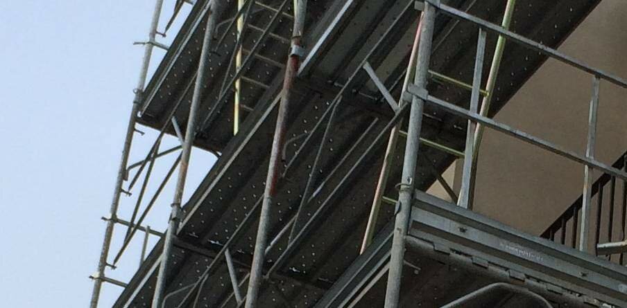 Sopralluogo in cantiere: cade e muore