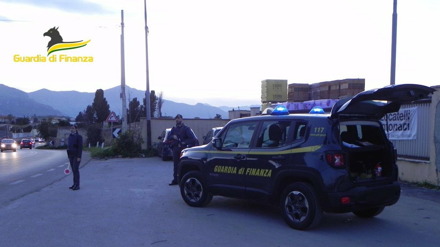 Dalla Spagna pacco con l'hashish: due denunce