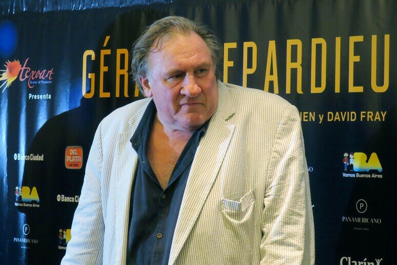 Violenza sessuale: in stato di fermo Gerard Depardieu
