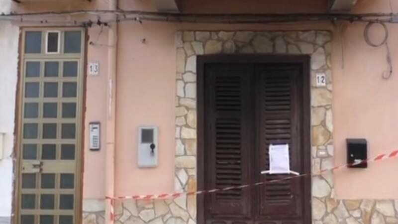Appartamento a fuoco, muore una 52enne