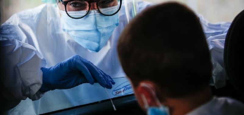 Bambini positivi in una casa per minori