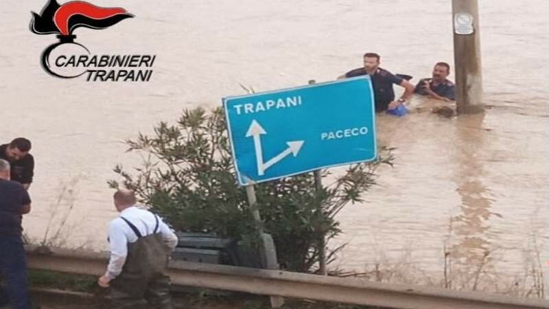 Trapani, allagamenti e famiglie bloccate in casa