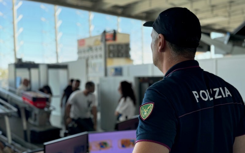 Catania: in fila ai controlli, ma il passaporto &egrave; falso