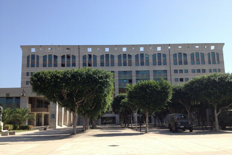 Tentano furto in villa: proprietario accoltella trentenne catanese