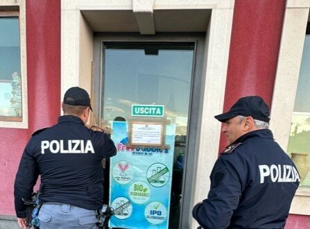 Pregiudicati tra i clienti, chiuso chiosco a Picanello