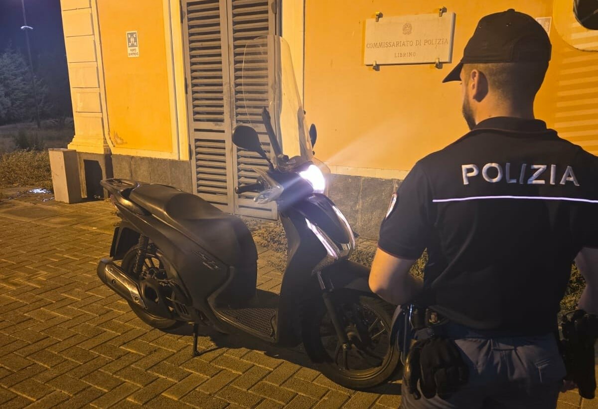 Catania: va a firmare in commissariato con lo scooter rubato Catania: va a firmare in commissariato con lo scooter rubato